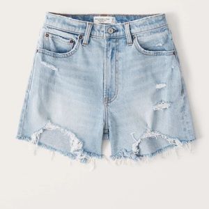 Abercrombie 4 inch mom short